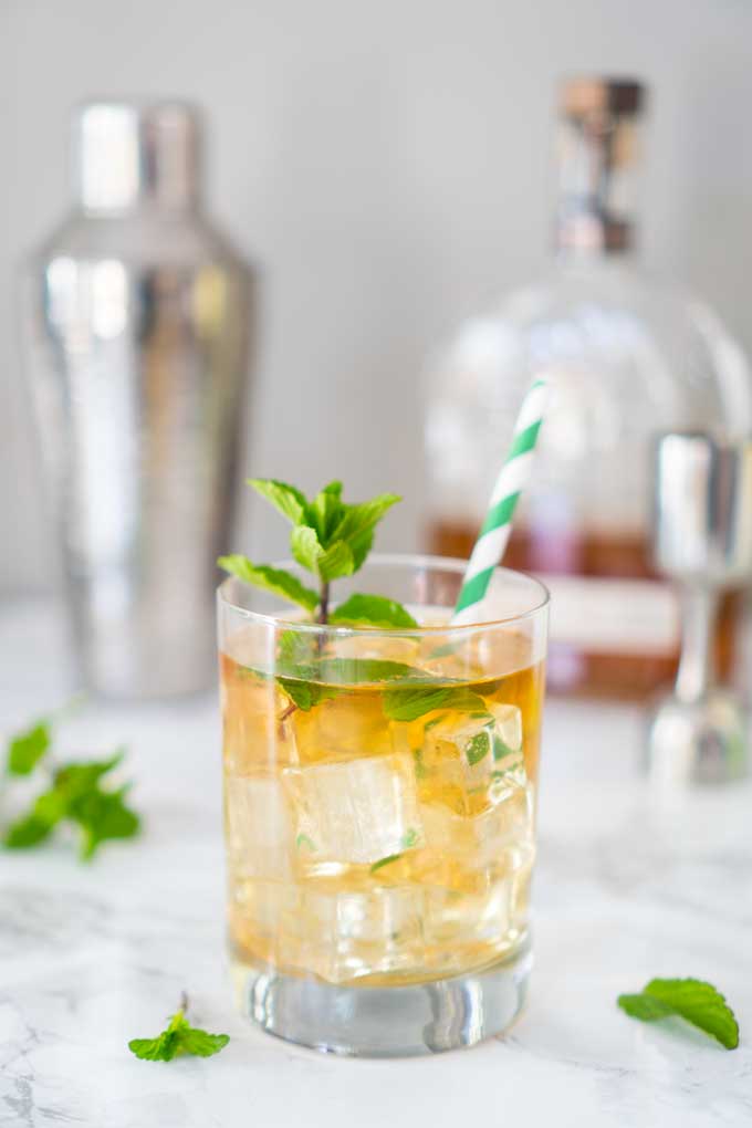 how-to-make-a-mint-julep.jpg