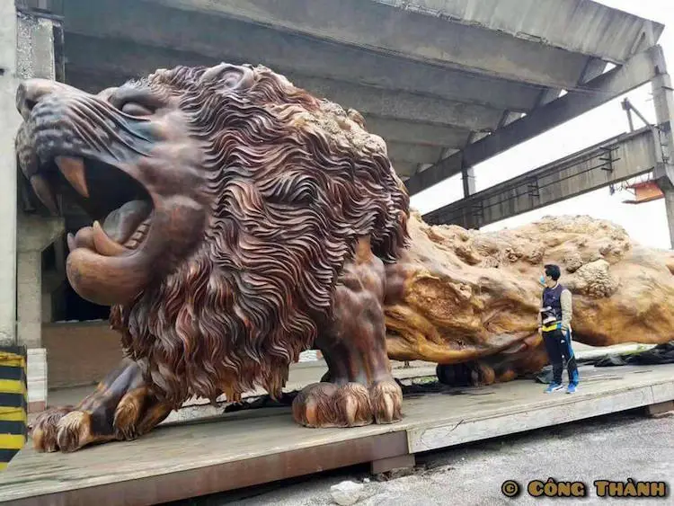 giant-lion-redwood-sculpture-6.jpg