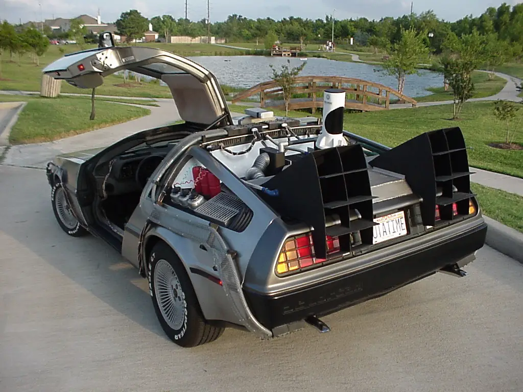 DeLorean-DMC-12.jpg