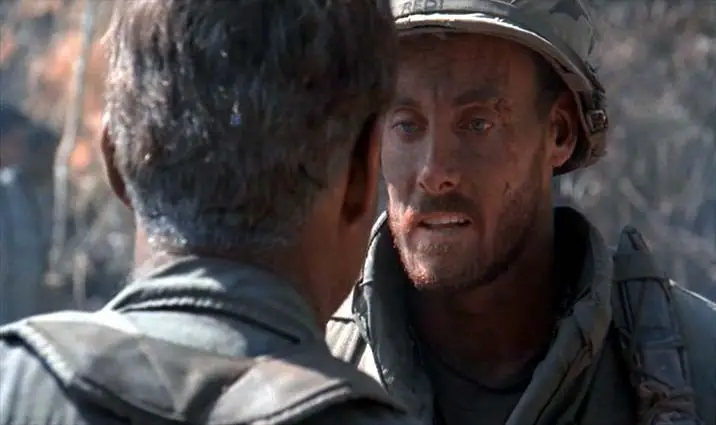 john-c-mcginley-in-una-scena-di-platoon-33739.jpg