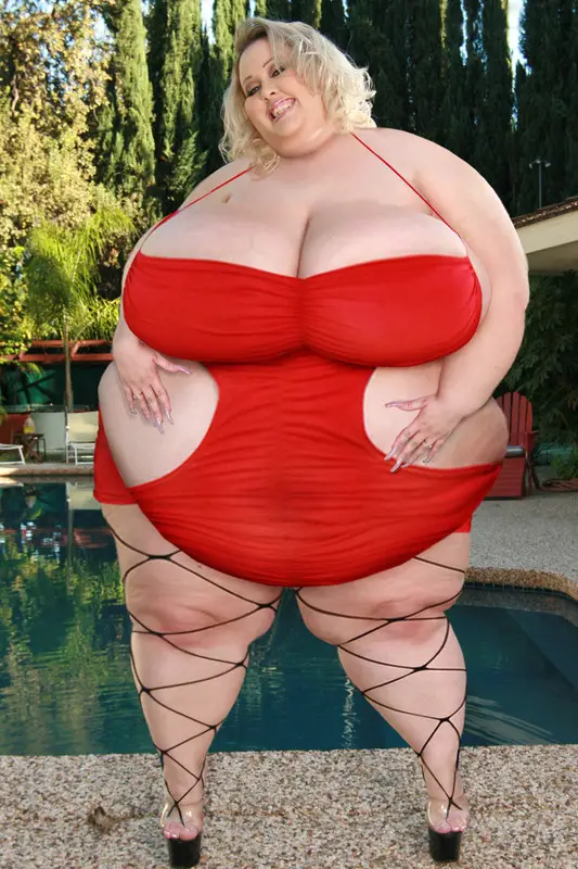 fat_girl_swimsuit.jpg