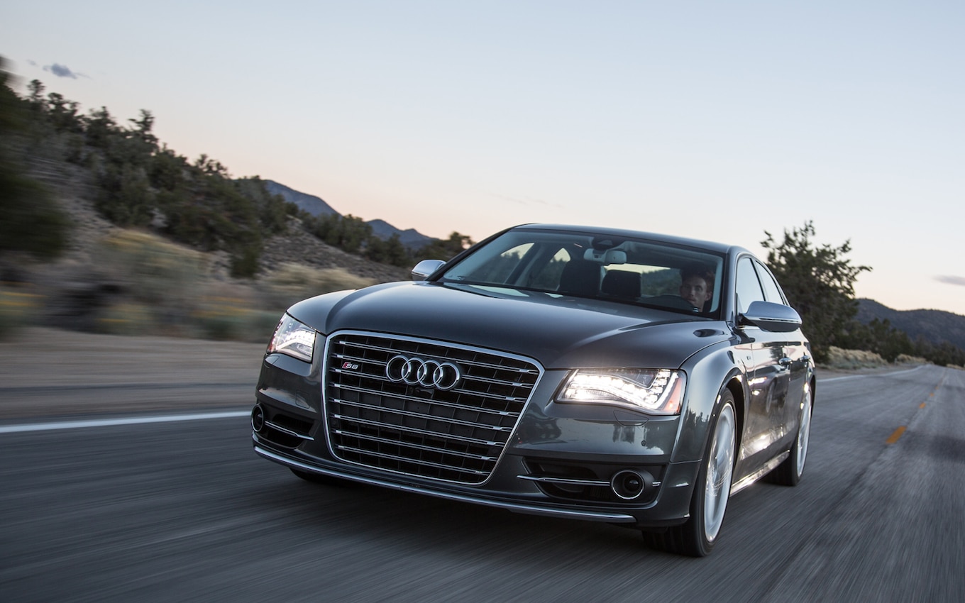 2013-Audi-S8-front-left-view1.jpg