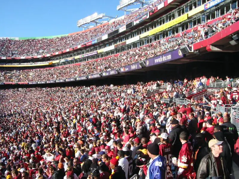 FedExField_Redskins_fans.jpg