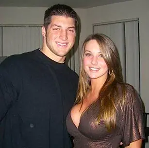 tebow-and-girlfriend.jpg