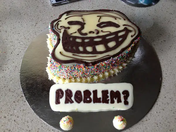 troll_face_cake_by_antenna_girl-d4ul33j.jpg