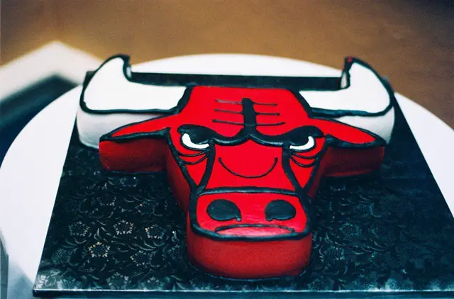 chicago-bulls-cake.jpg