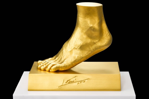 leo-messi-golden-foot-1.jpg