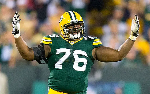 mike-daniels-packers-throat.jpg