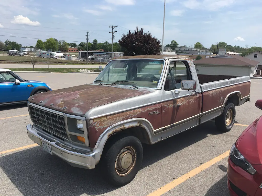 Ford-Pickup-5auag18-2.jpg