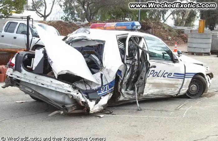 wrecked_police_cars_38.jpg