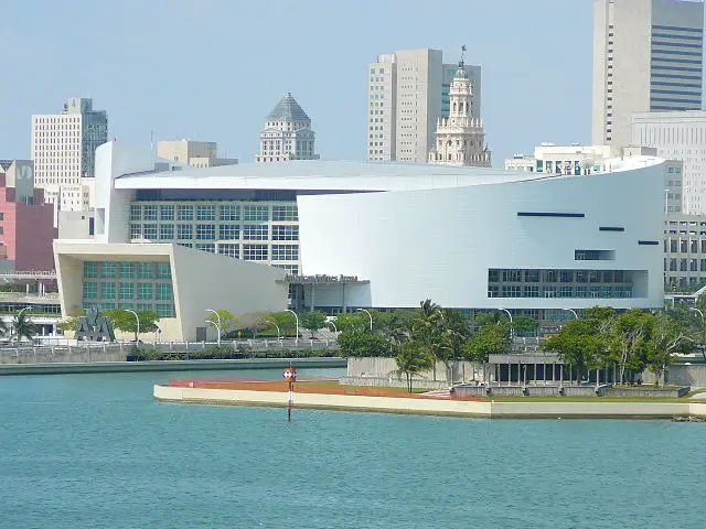 640px-American_Airlines_Arena_backside.jpg