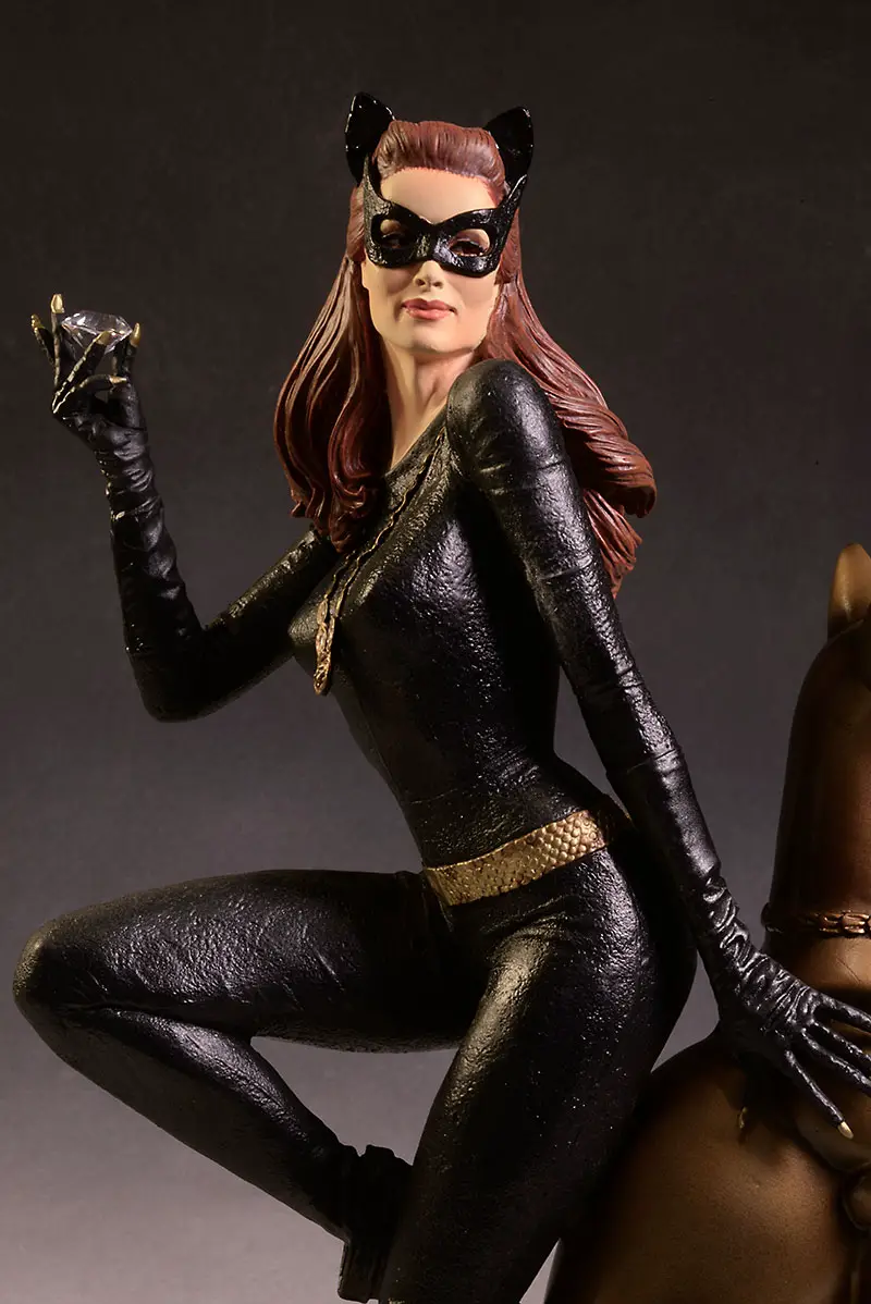 review_66catwoman_large.jpg