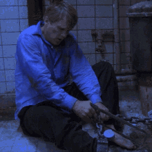 sawing-through-the-chain-cary-elwes.gif